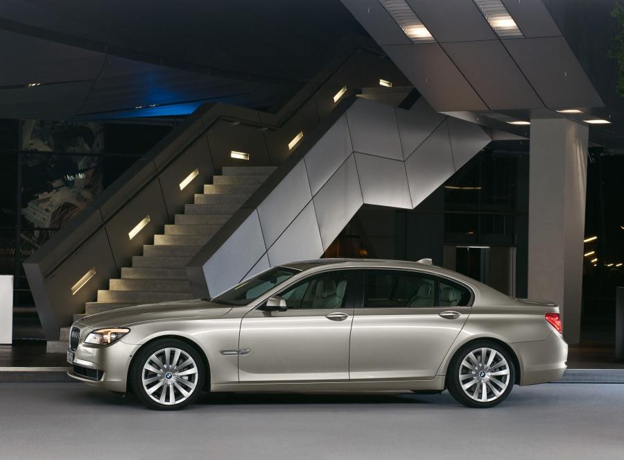  BMW 7-Series 2009 года  (фото 91 из 167)